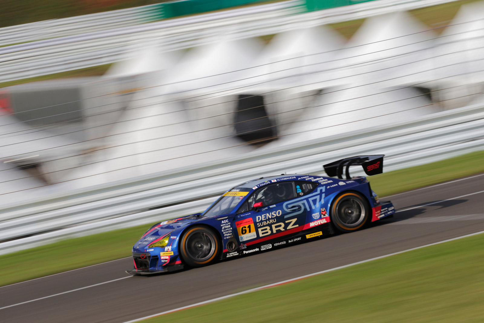 SUPER GT第6戦で、BRZが圧倒的な速さで優勝を飾る。
